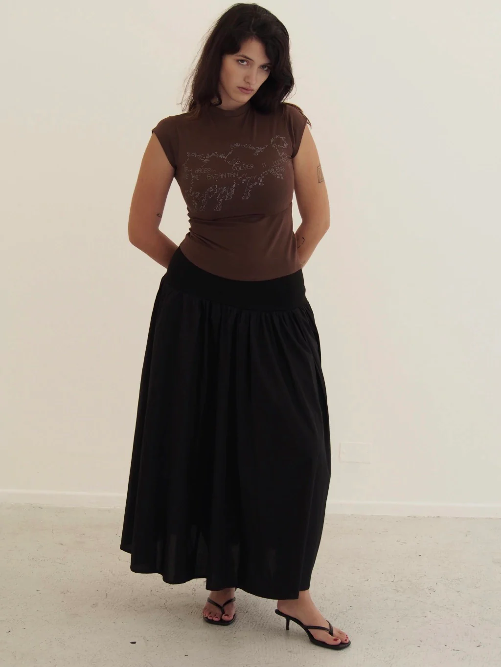 BABY TEE VOLVER - BROWN - Image 2
