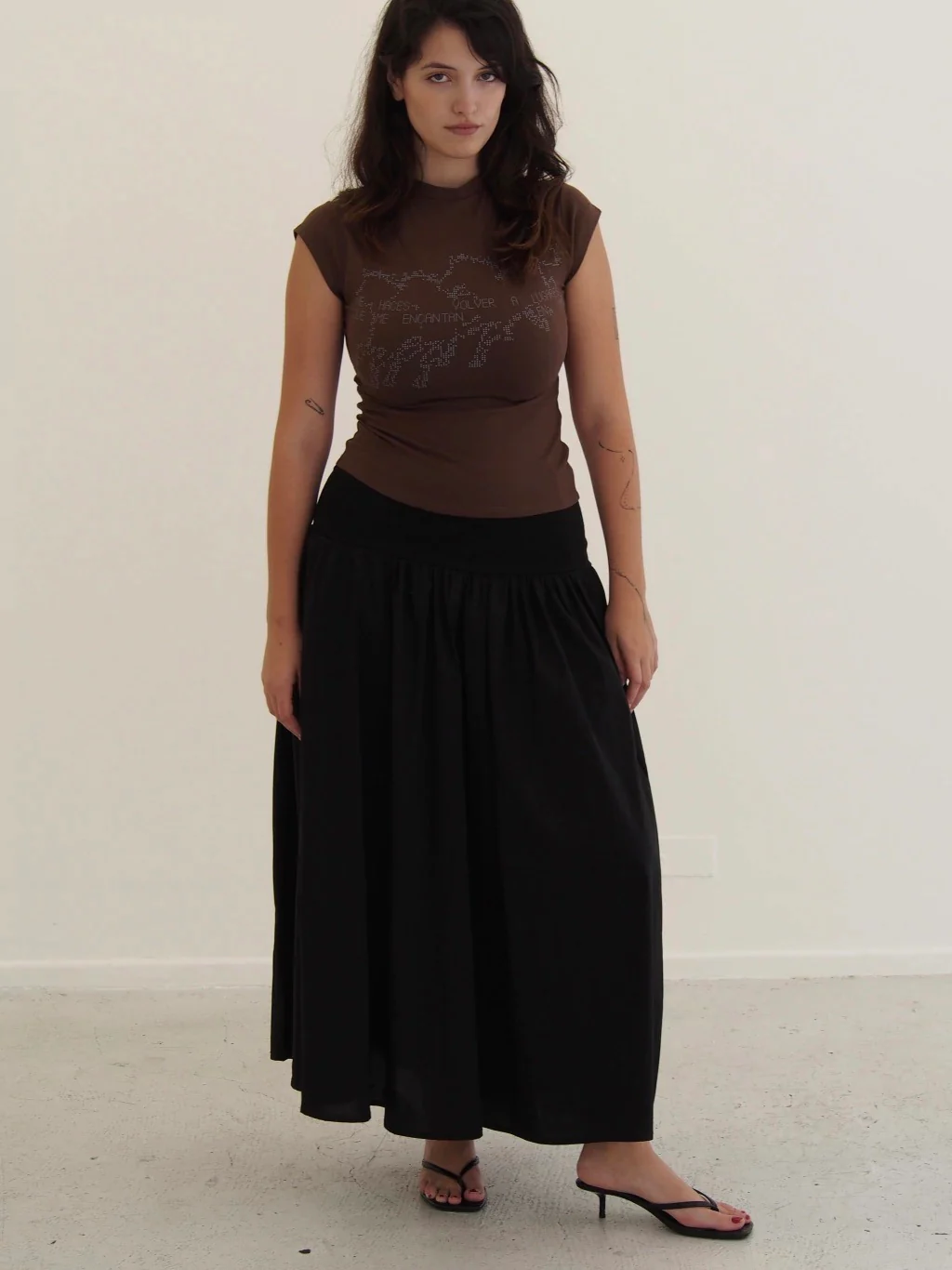 BABY TEE VOLVER - BROWN - Image 4