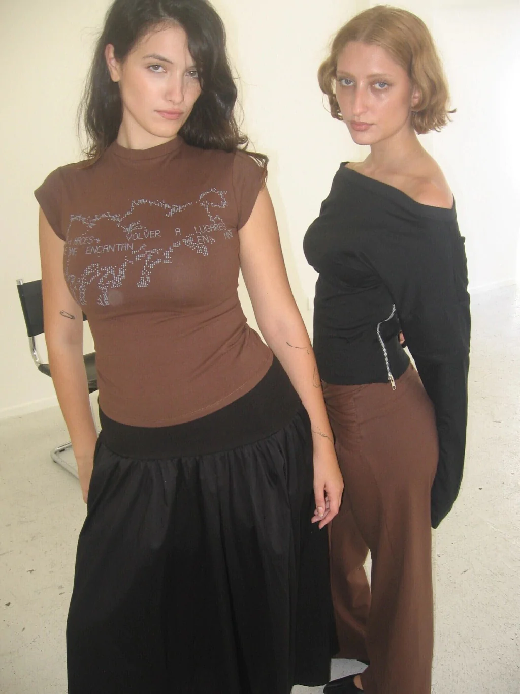 BABY TEE VOLVER - BROWN - Image 5