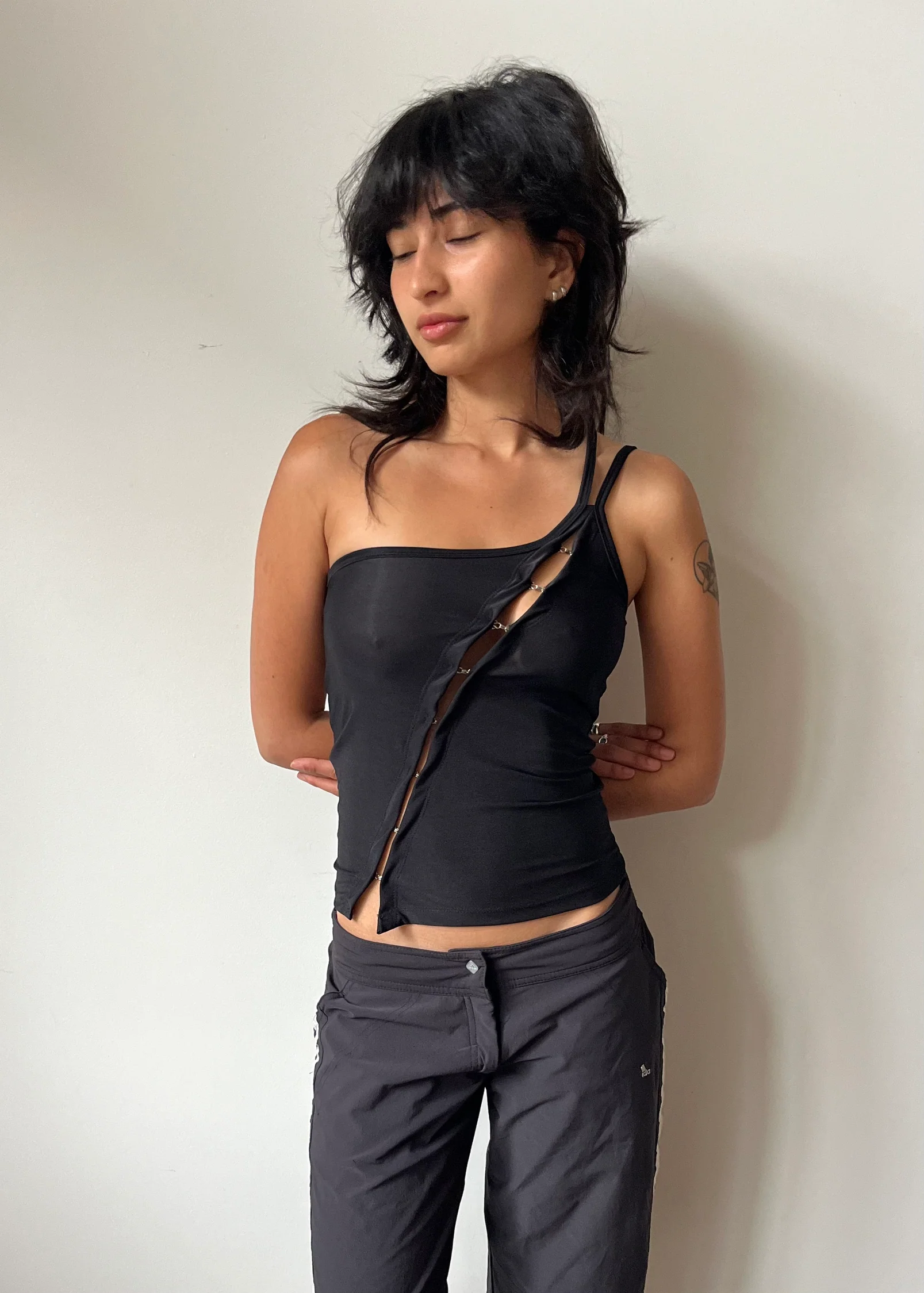 BLACK HOOK AND EYE DOUBLE STRAP TOP - Image 2