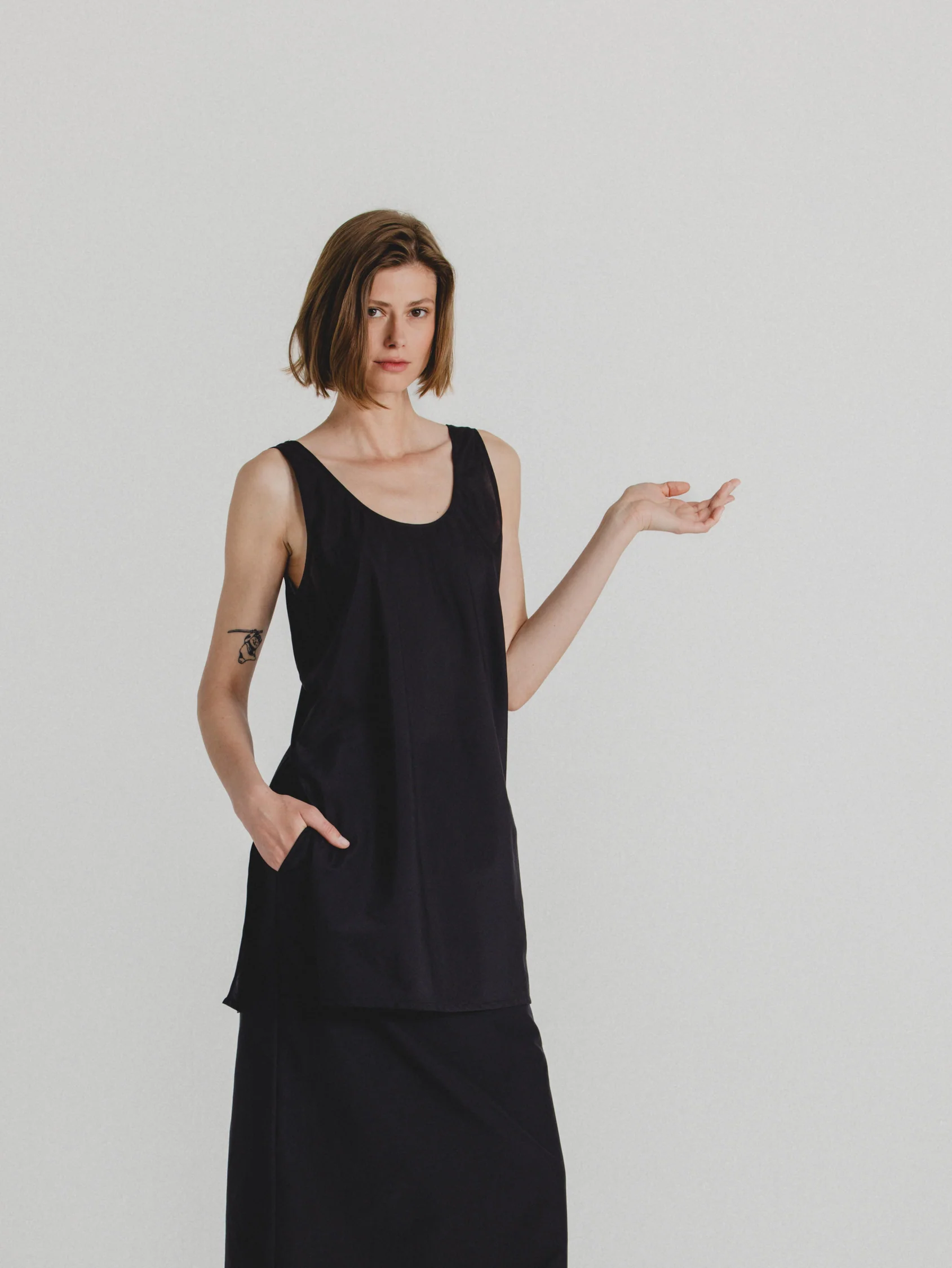Silk-Cotton Tank in Black - Image 6
