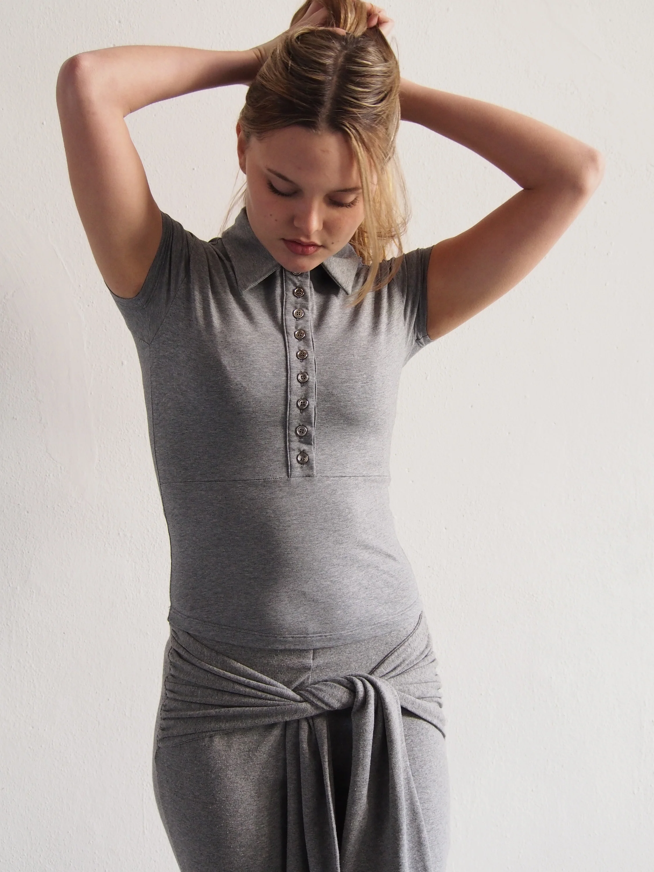 POLO TOP WITH MULTIPLE BUTTONS - GREY - Image 5