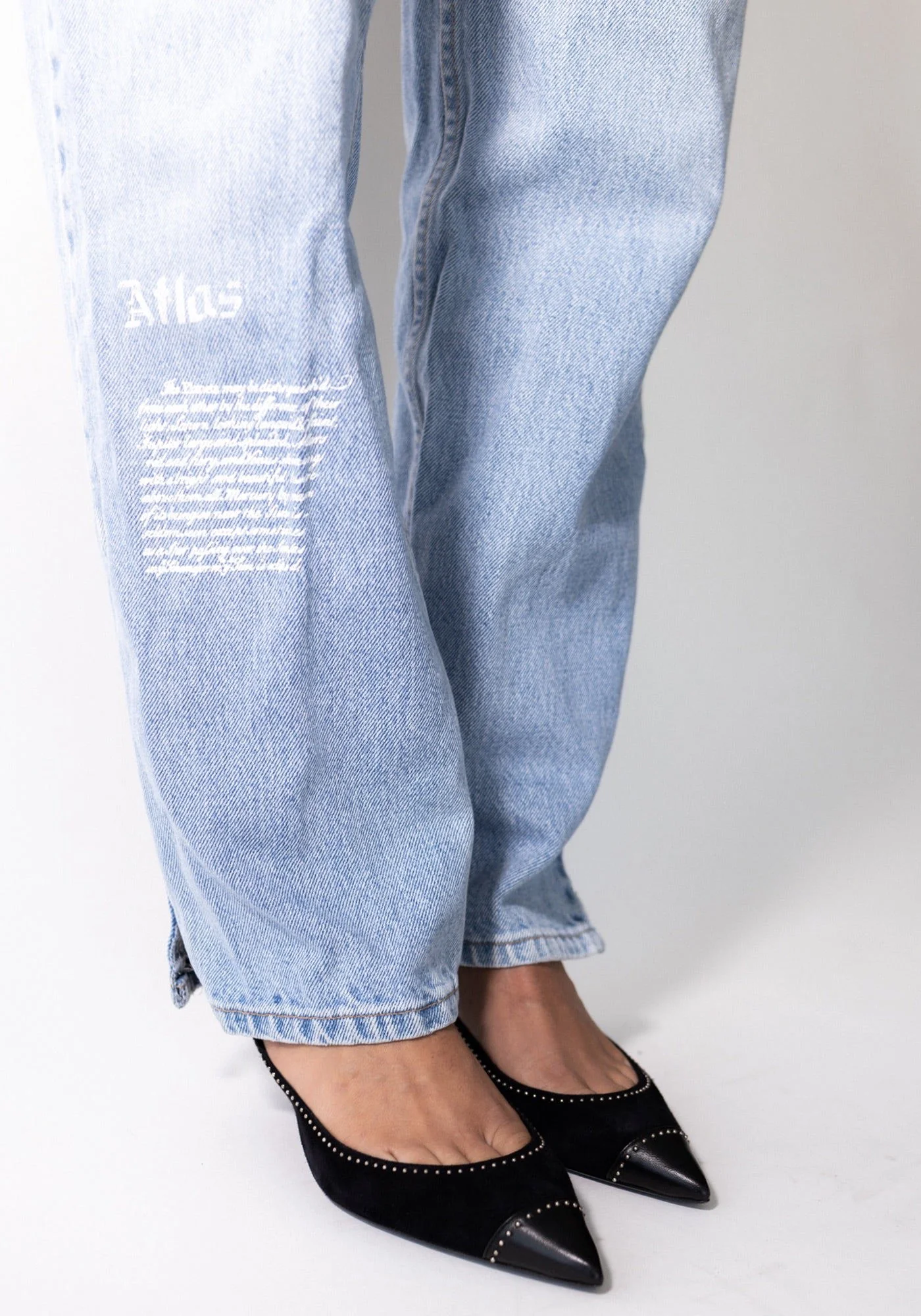 Roanoke Medium Wash Jeans - Image 4