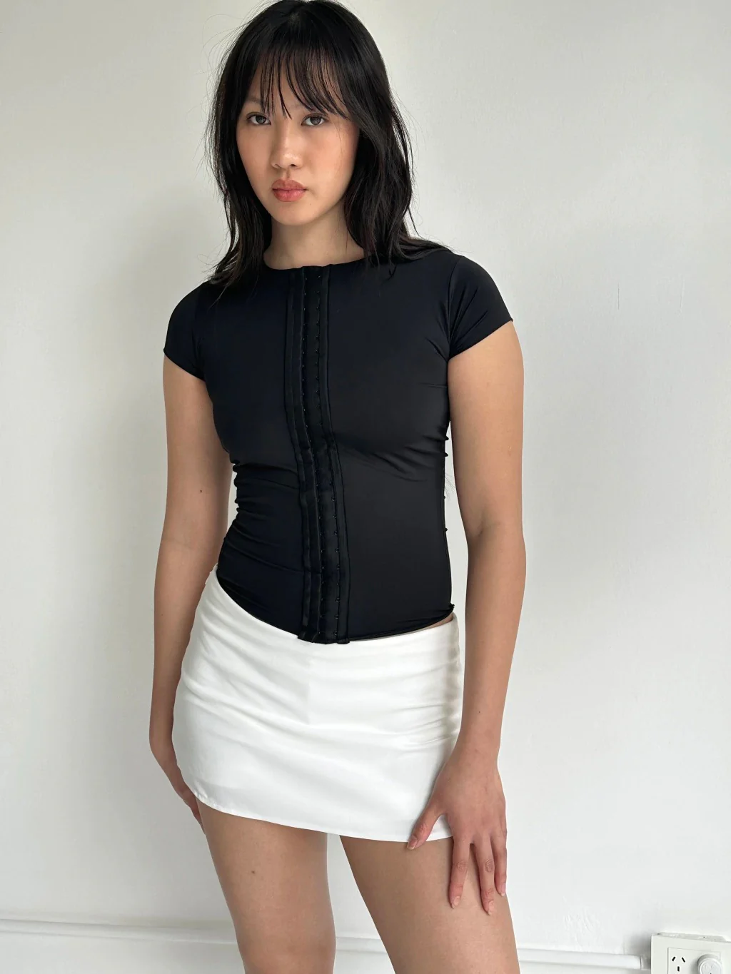 SHORT SLEEVE MULTI-HOOK TOP - BLACK - Image 3