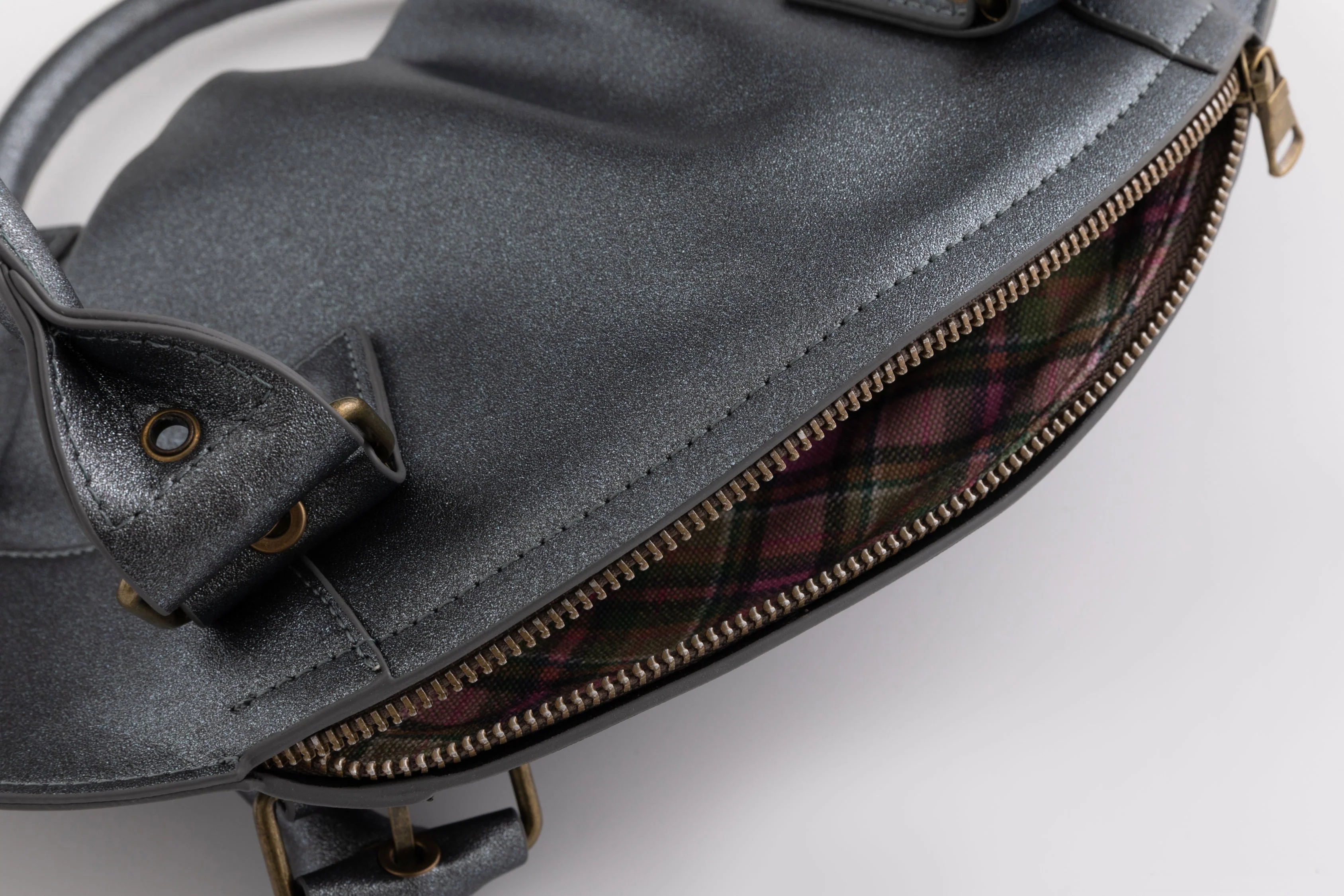 The Croissant Bag Dark Silver - Image 6